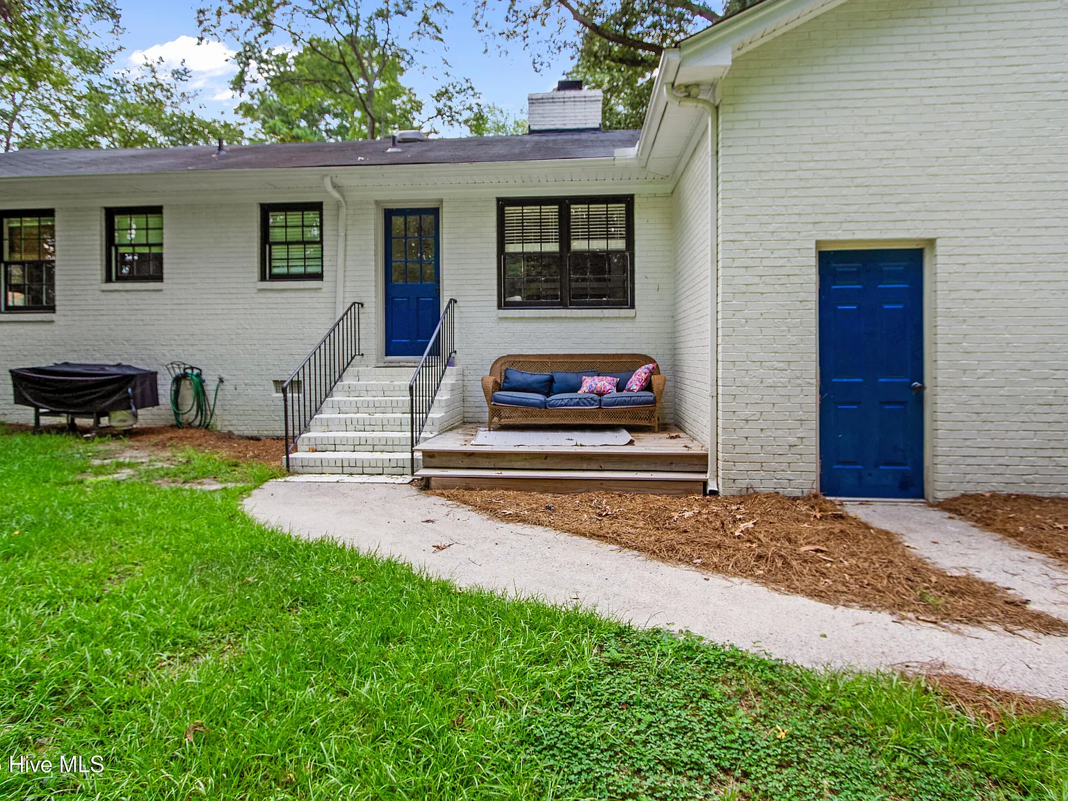 3 bed, 2.0 bath, 1788 sqft, $2,400 — Photo 2