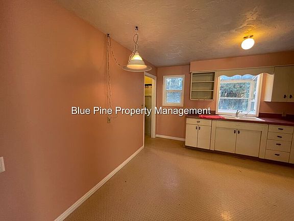 5th image of 846 Crestmont Ave