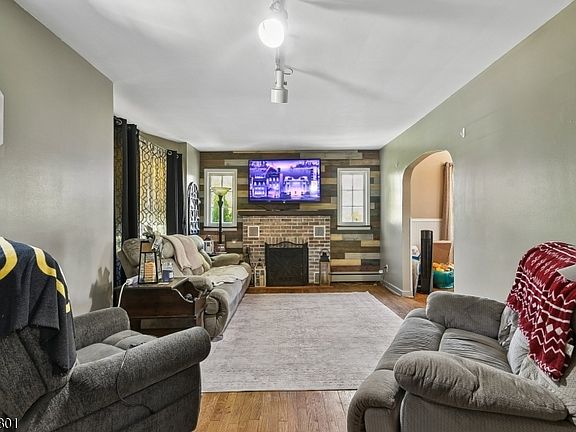 5th image of 664 Belvidere Rd