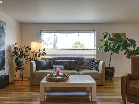 5th image of 13831 NE Fremont Ct