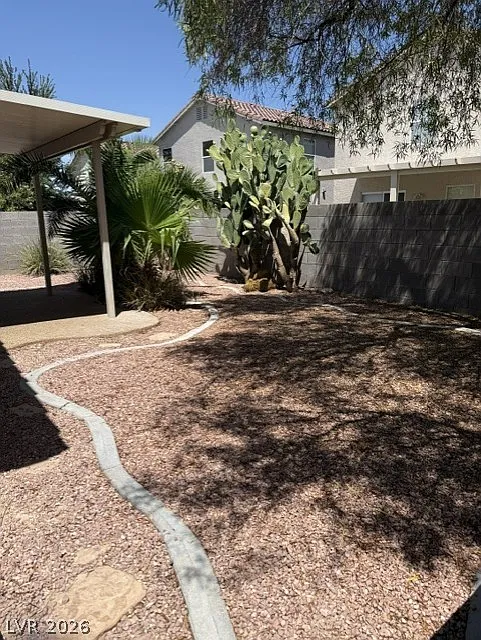3 bed, 2.0 bath, 1384 sqft, $2,150 — Photo 3