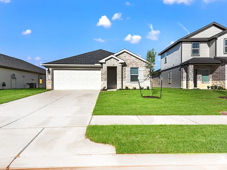 3710 Turnpike Dr — Photo 2