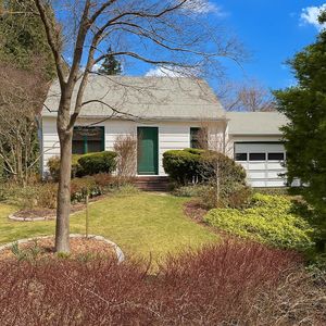 11 Mansion Drive, Hyde Park, NY, 12538