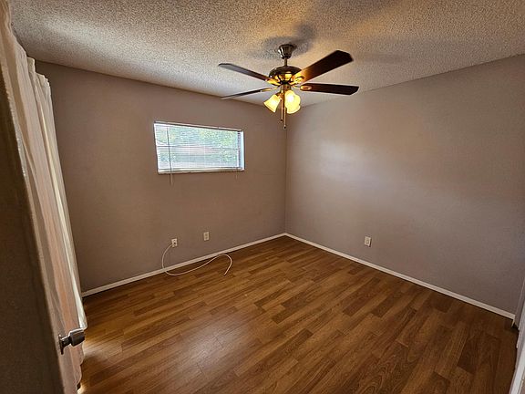 3rd image of 1410 Pleasant Oak Ln