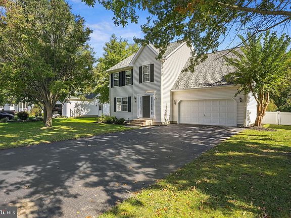 2nd image of 172 Quaker Hill Rd