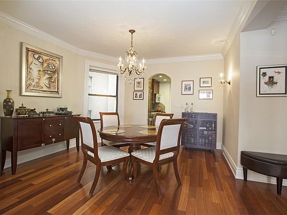 4th image of 140 W 58th St #Res