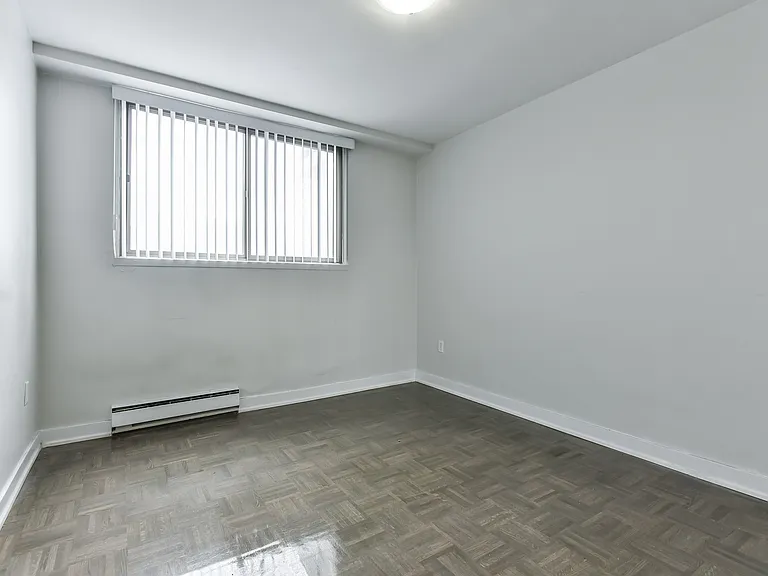 411 Eglinton Ave E #802 — Photo 5