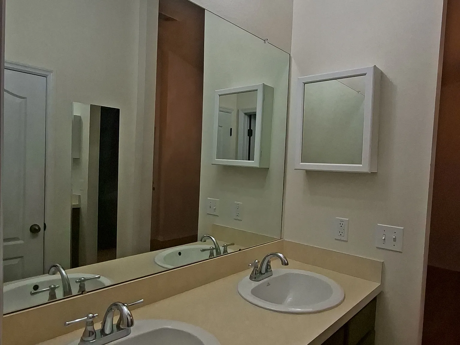 2 bed, 1018 sqft, $1,900 — Photo 4