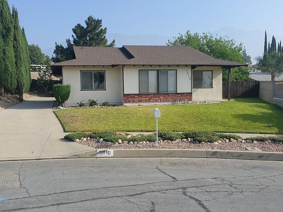 7810 HICKORY looking north