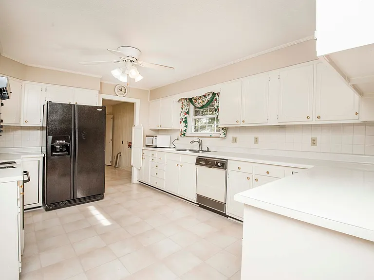 3924 Arline Dr — Photo 17