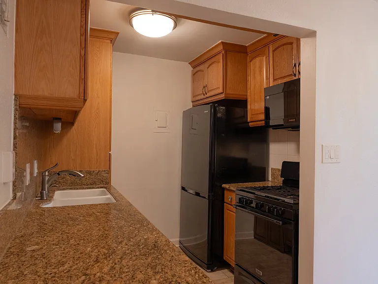 465 S Los Robles Ave #2 — Photo 6