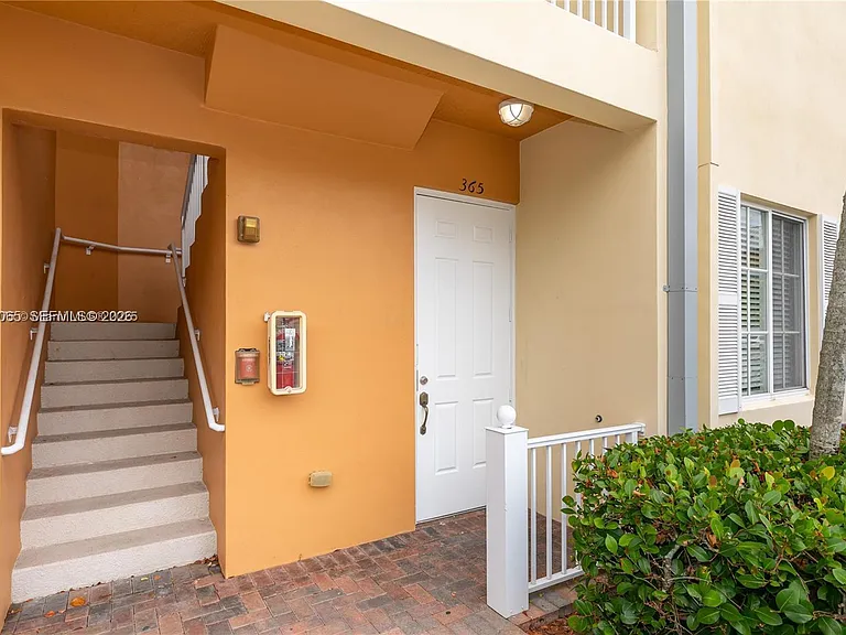 365 SW 13th Ter #- — Photo 26