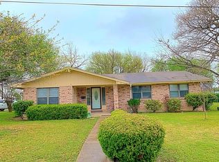 610 16th St, Hondo, TX 78861