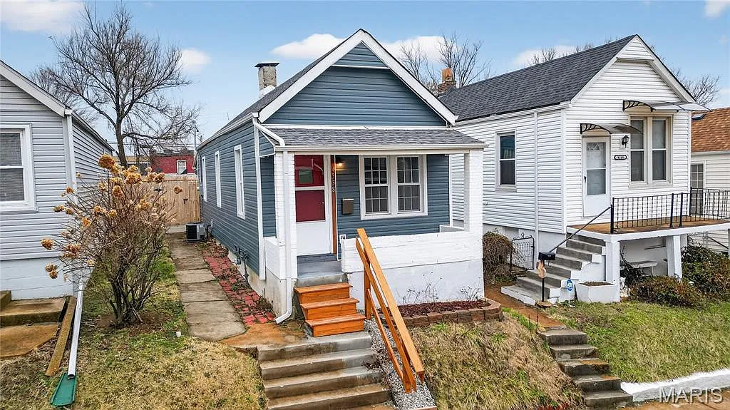 2 bed, 1.0 bath, 623 sqft, $1,300 — Photo 2