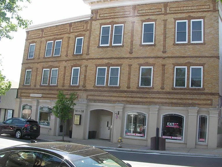 34 Main St — Photo 2