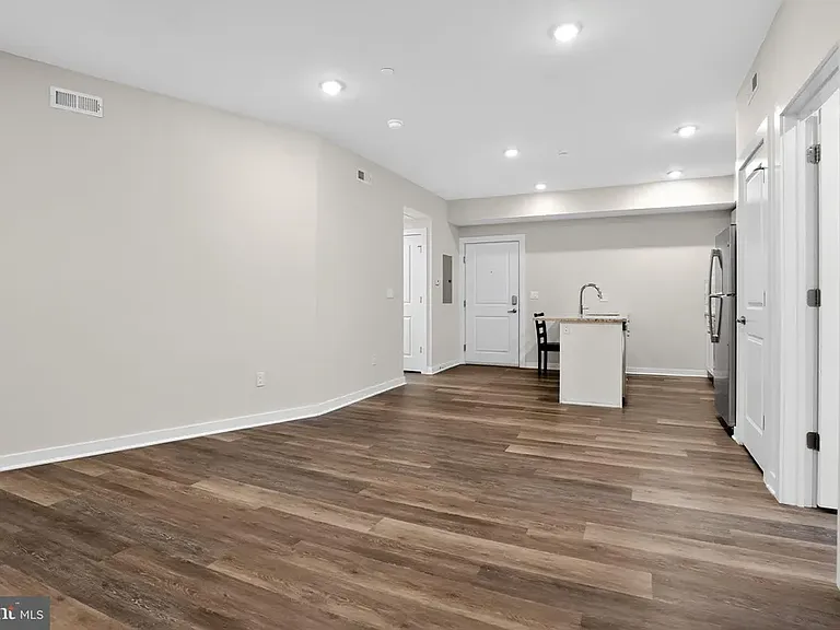 4217 Chestnut St #304 — Photo 11
