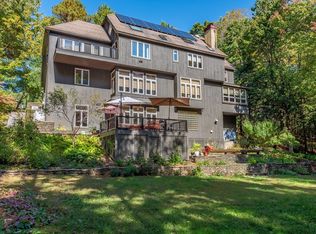 100 Larkspur Dr, Amherst, MA 01002