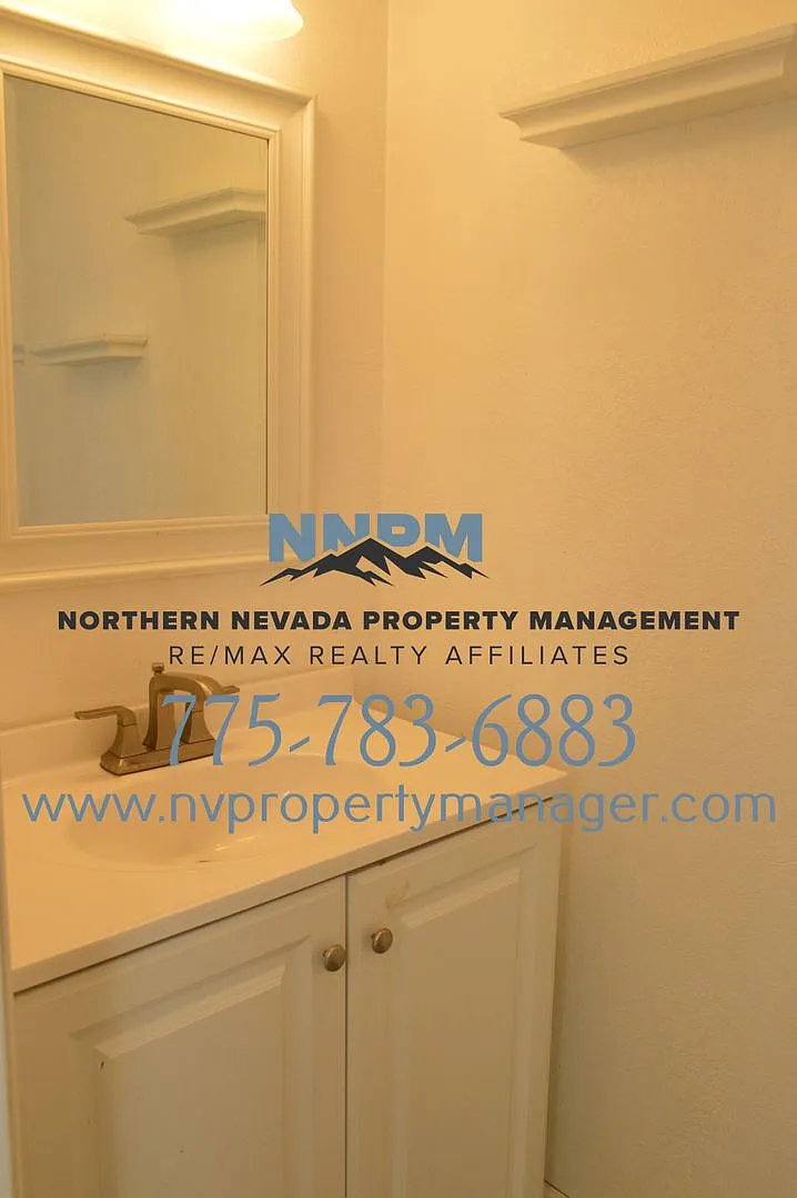 $1850 ~ 2 Bed / 1.5 Bath ~ Gorgeous Newly Renovated Home In Southeast Reno ~ For Rent — Photo 4