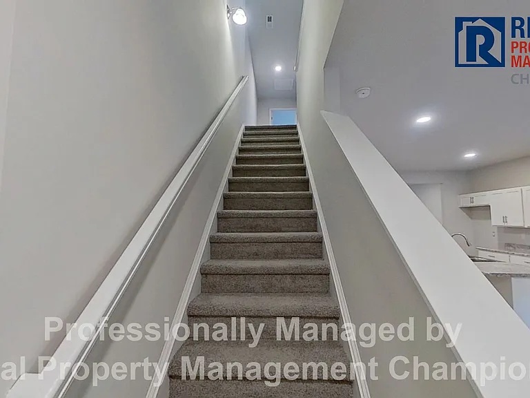 460 Maides Ave — Photo 10