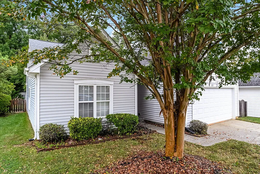 3 bed, 2.0 bath, 1567 sqft, $2,130 — Photo 4