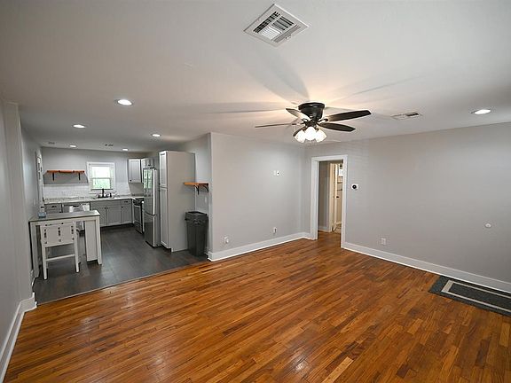 2nd image of 2010 W Sherwood Ave