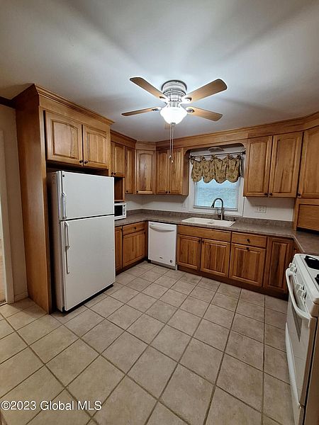 4th image of 8 Fairview Street