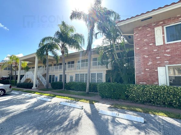 2800 NE 28th St APT 14