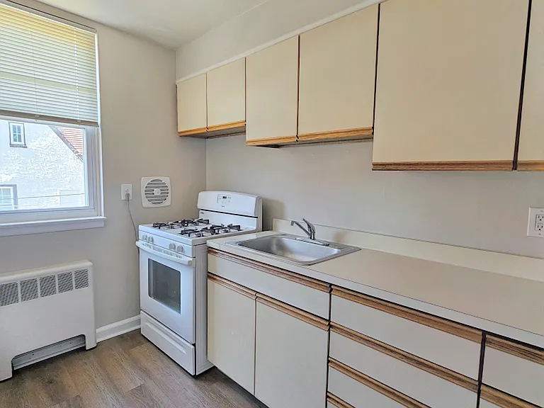 24 Surrey Rd #4 — Photo 15