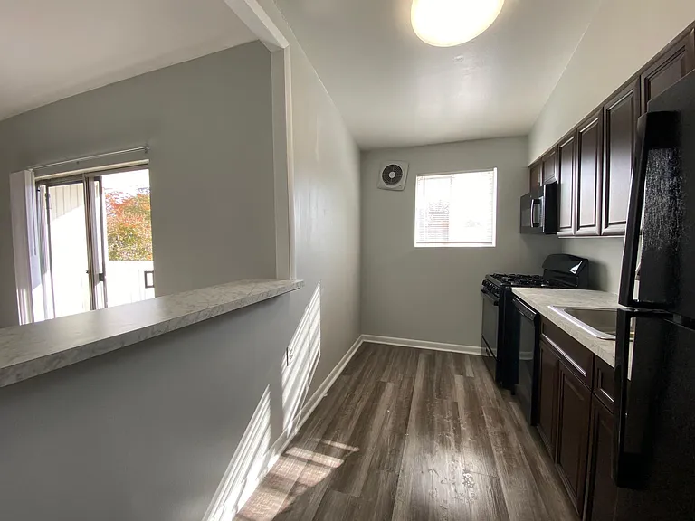 Fox Crossing Apartments — Photo 5