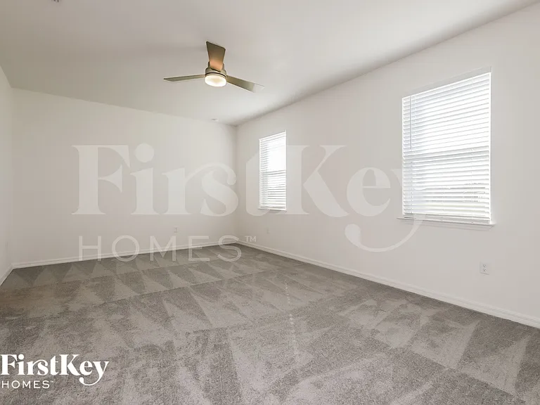 585 Crown Rose Dr — Photo 8