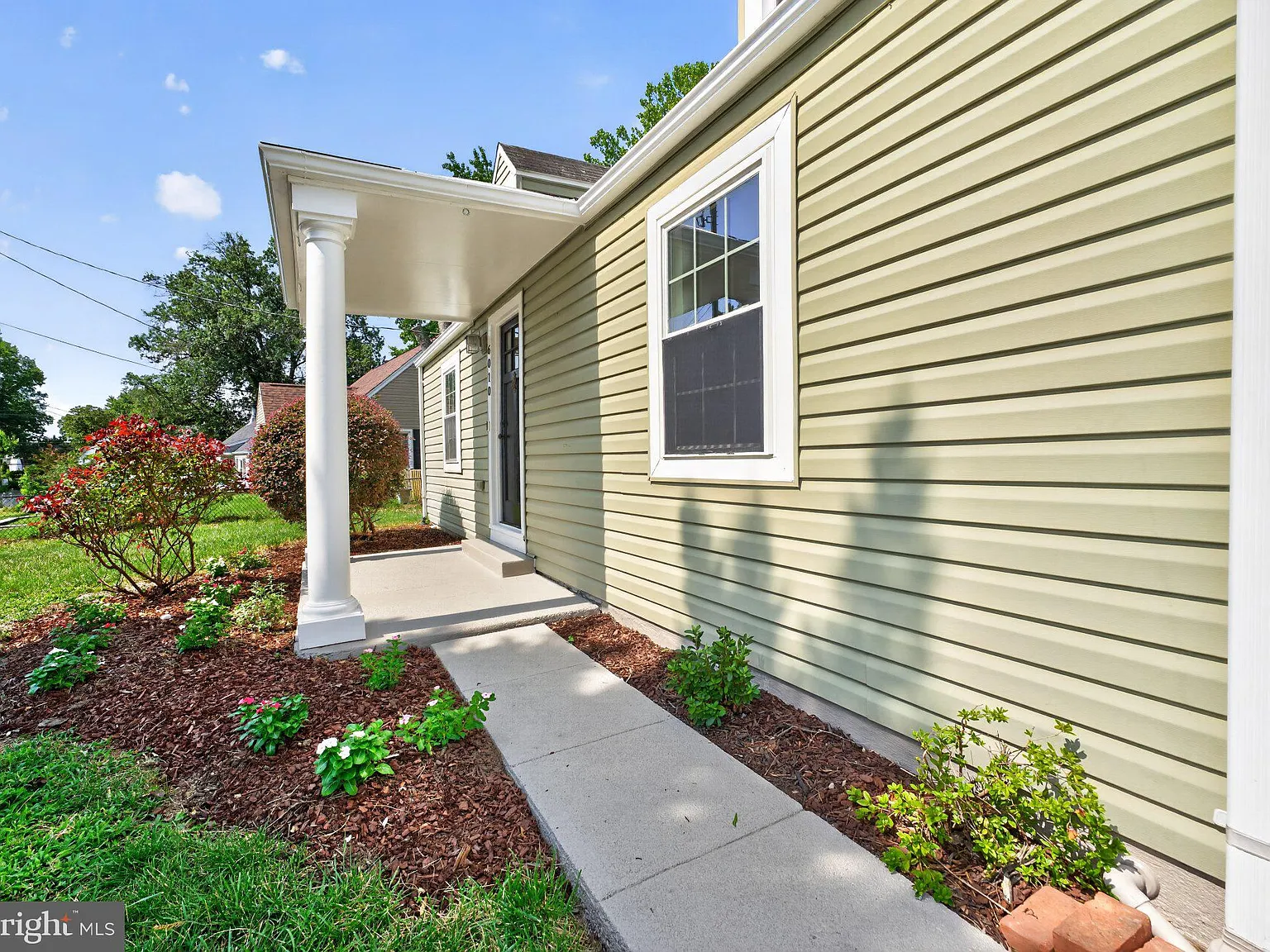 3 bed, 1.0 bath, 1536 sqft, $3,250 — Photo 3