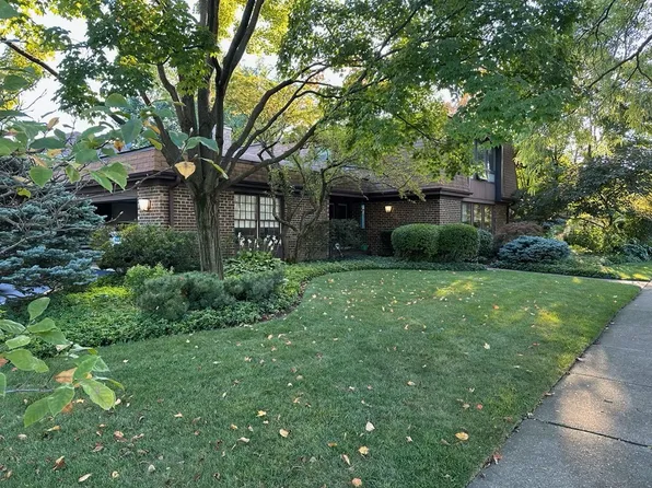 1341 Gordon Ter, Deerfield, IL 60015