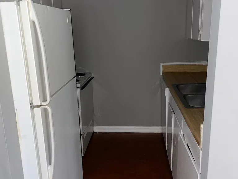 576 Tate St — Photo 5
