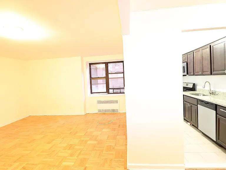 3415 Parsons Blvd #2S — Photo 2
