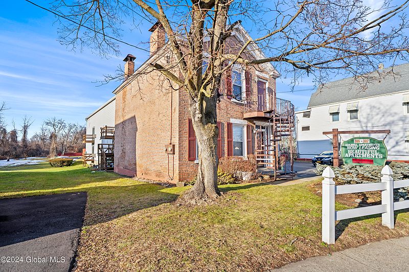 2nd image of 305-307 Front Street