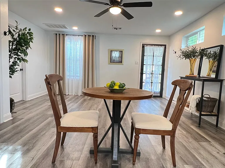 4703 Park Dr — Photo 3