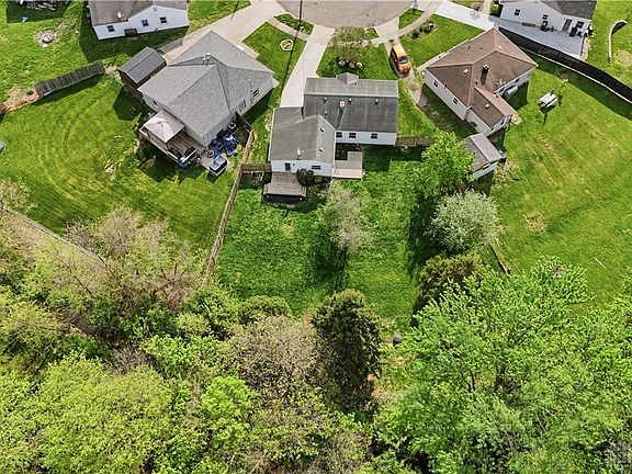 5th image of 306 E Circle Dr