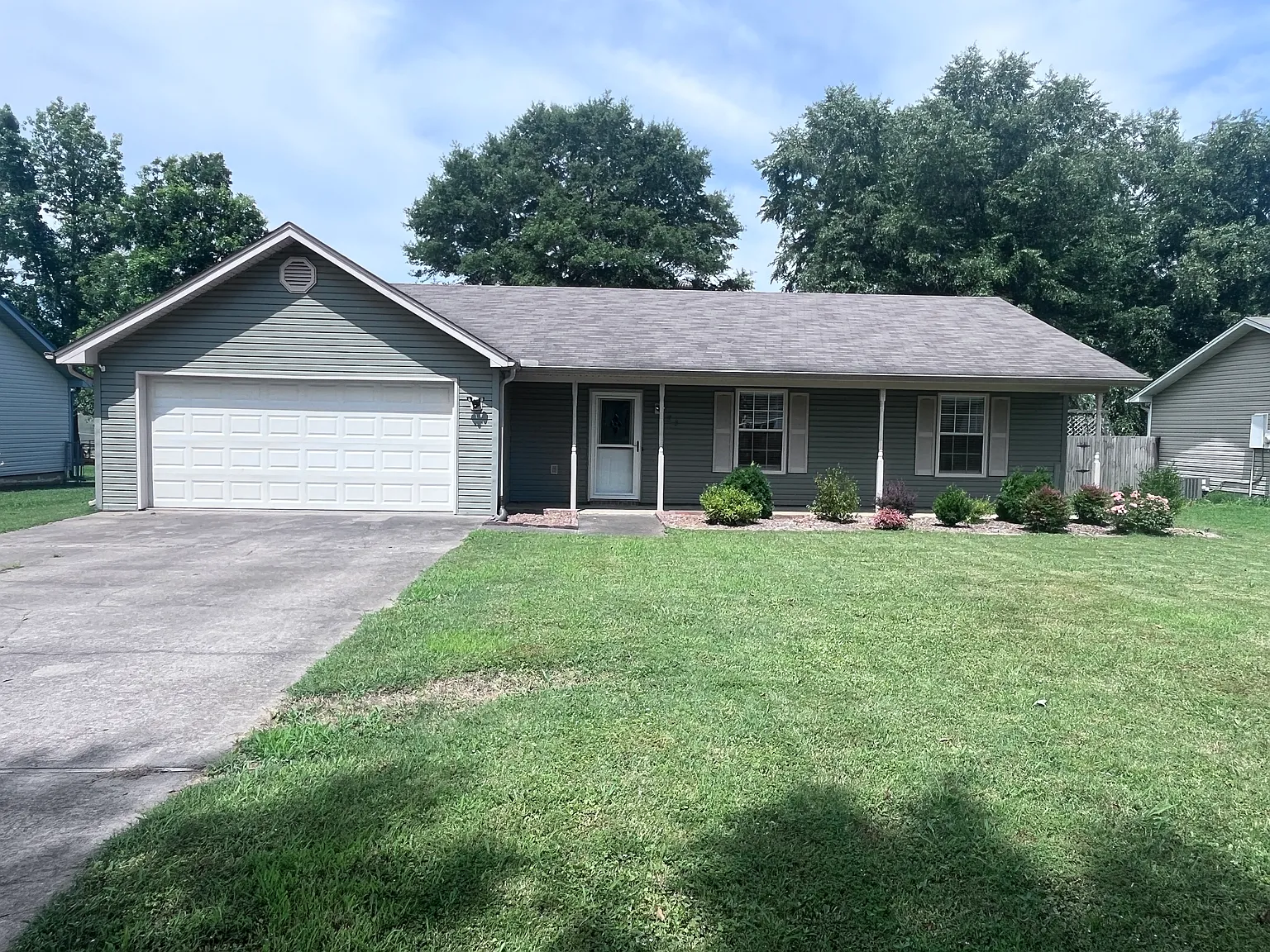 3 bed, 1288 sqft, $1,400 — Photo 1