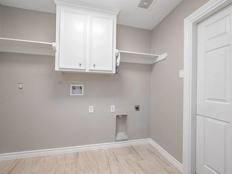7308 Avenue R — Photo 11