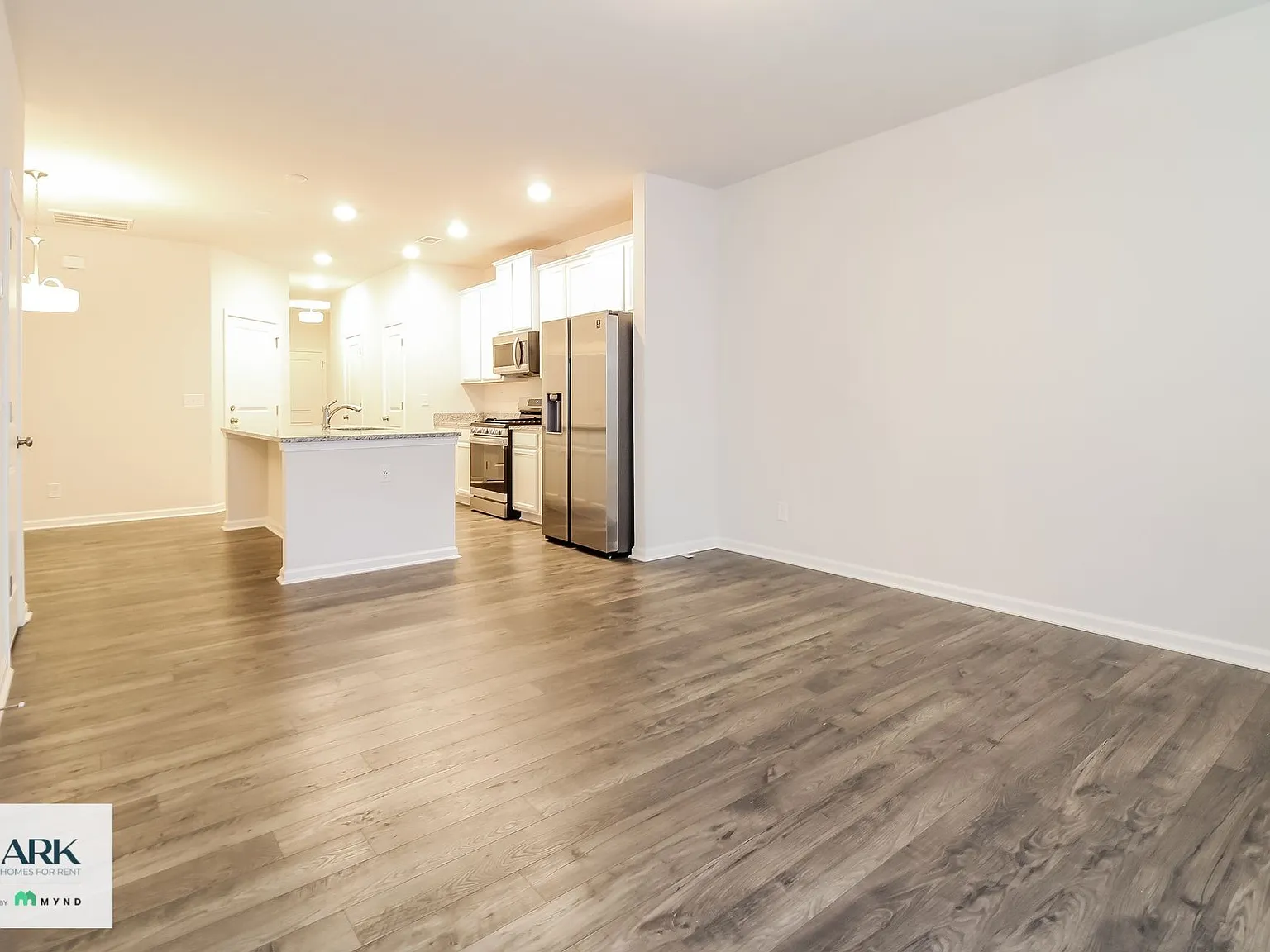 3 bed, 2.0 bath, 1482 sqft, $1,809 — Photo 3