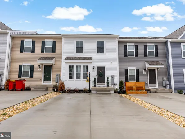 20 Orchard Green Dr, Charles Town, WV 25414