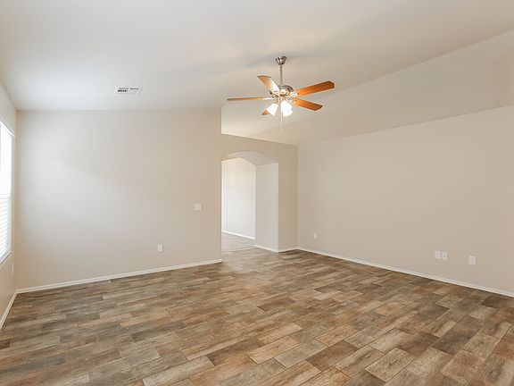 4th image of 1114 E Fraktur Rd