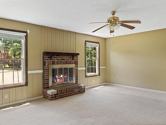 4th image of 4097 NE Brown St