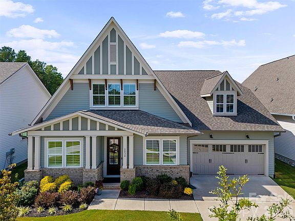 3rd image of 2034 Garden Terrace Cir