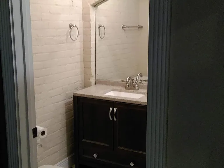 114 E University St #9 — Photo 7