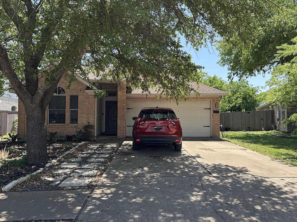 Front of house / driveway