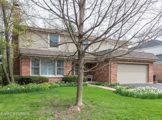 6 Martha Ln, Evanston, IL 60201