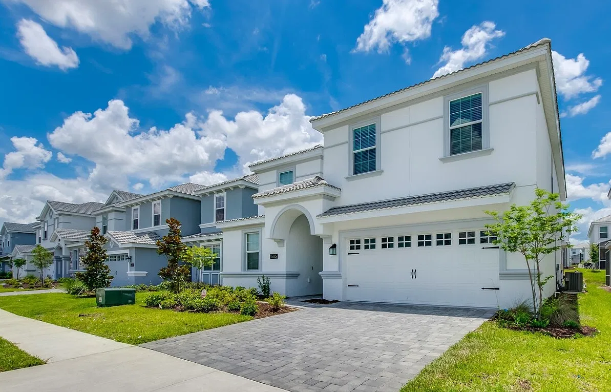 8 bed, 3909 sqft, $3,750 — Photo 3