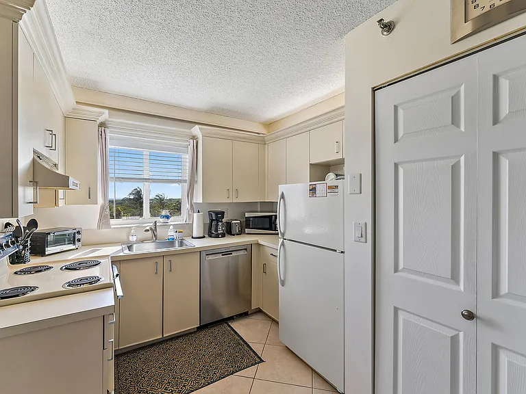 275 Palm Ave #C503 — Photo 6
