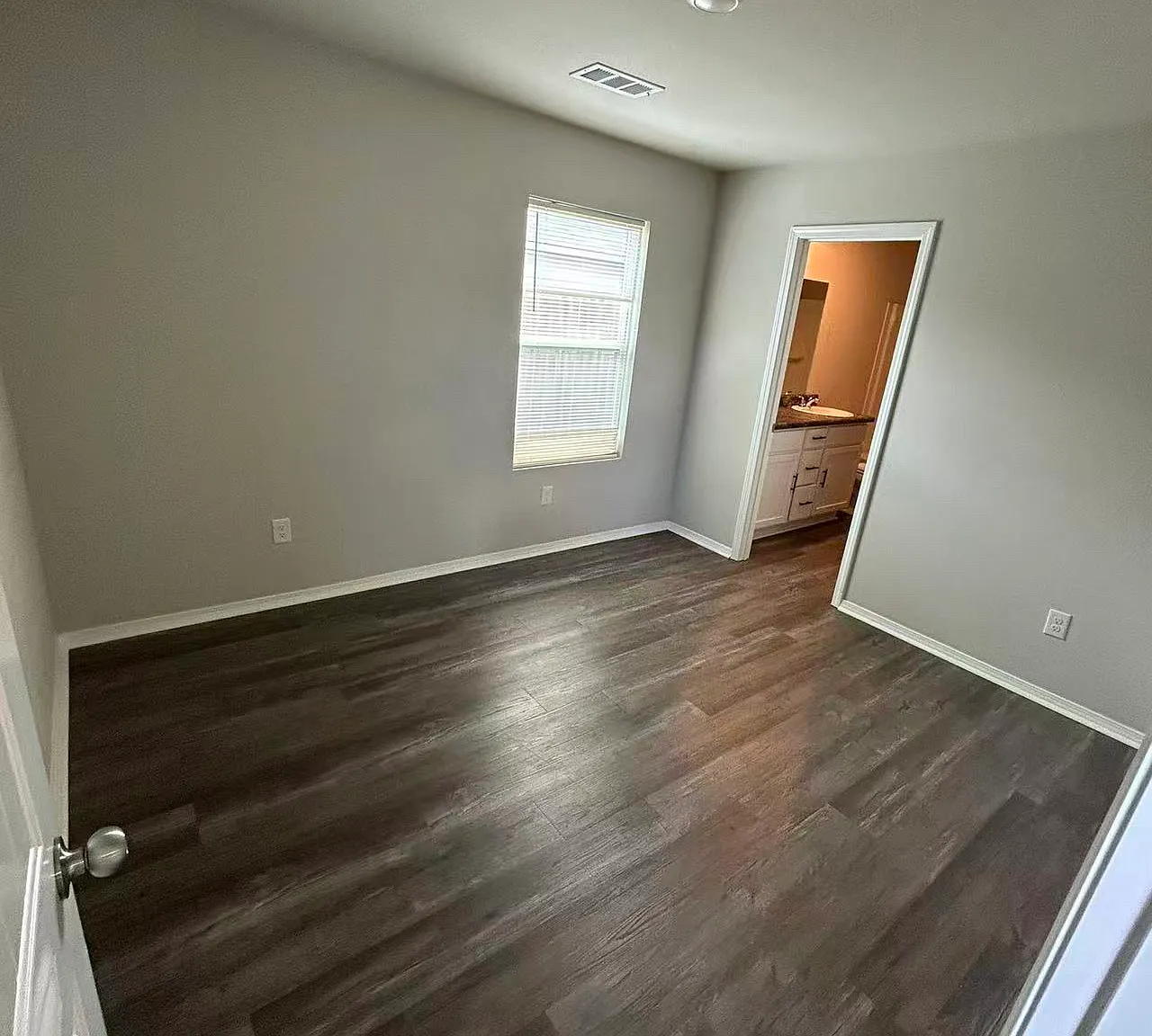 3 bed, 1012 sqft, $1,450 — Photo 4